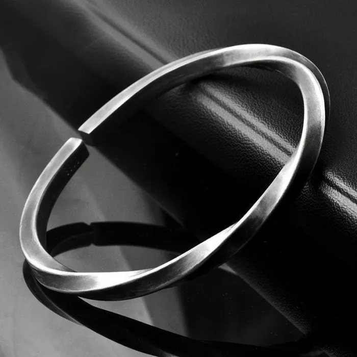 Retro Mobius Loop Bracelet for Men Black Alloy Open Bangle Fashion Vintage Jewelry