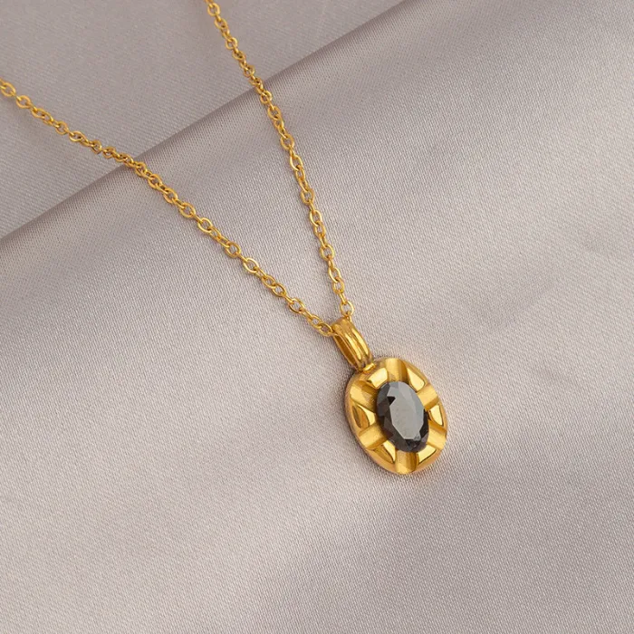 Luxury Gold Plated Titanium Steel Necklace Women’s Simple Chic Collarbone Chain Jewelry