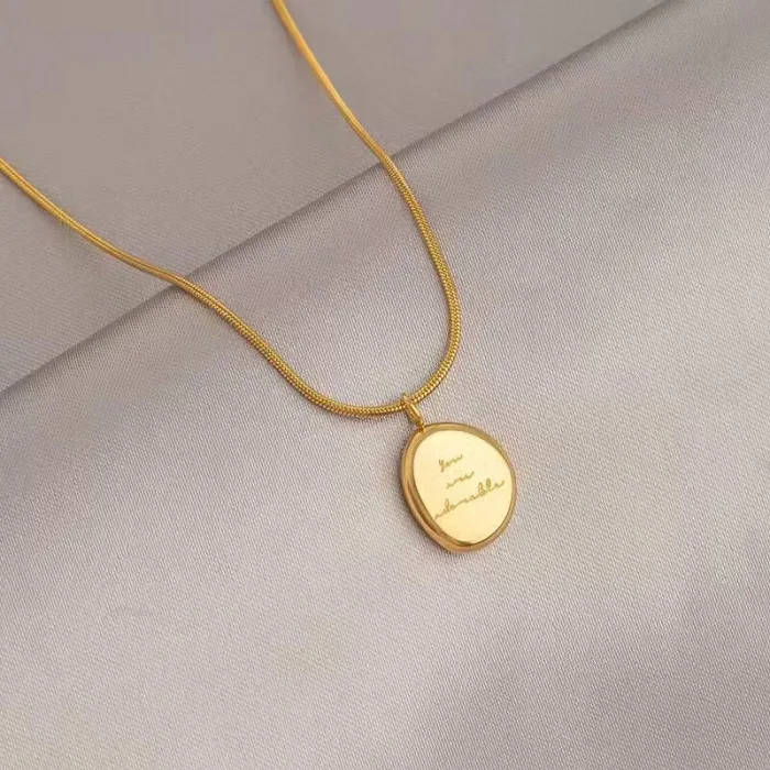 Women’s Gold Titanium Steel Chain Necklace Simple Luxury Collarbone Jewelry Wholesale