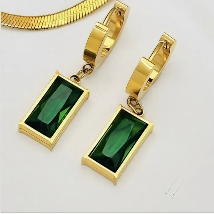 Wholesale Emerald Zircon Snake Chain Necklace | Bulk Supplier & Factory Price Stainless Steel Luxury Pendant for Women