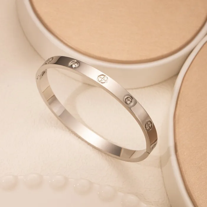 18K Gold Four-Leaf Clover Titanium Steel Bracelet | Lucky Charm Crystal Bangle for Women