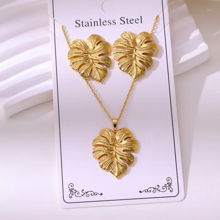 Vintage Gold Plated Stainless Steel Jewelry Set Wholesale | Oil-Pressed Earrings & Pendant Necklace