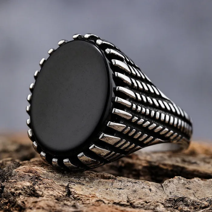 Bold Vintage Gemstone Ring – Rust-Free Titanium Steel, High-End Retro Fashion Jewelry for Men, Wholesale