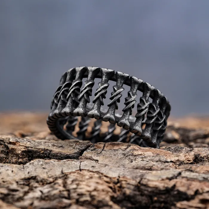 Men’s Bone Spike Ring – Bold Titanium Steel Band with Vintage Punk Style, Fashion Jewelry Wholesale