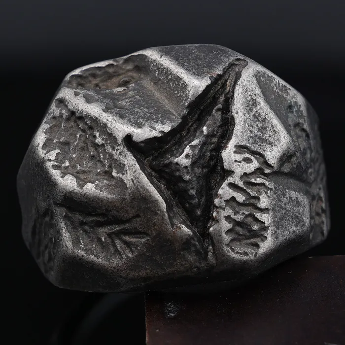 Unisex Raw Stone Ring – Natural Cut Design in Oxidized Stainless Steel, Minimalist Vintage Jewelry for Wholesale
