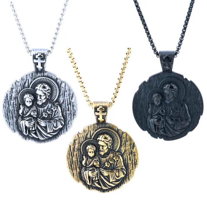 Vintage Portrait Pendant – Round Stainless Steel Medallion with Elder and Child Design, Minimalist Fashion Jewelry for Wholesale