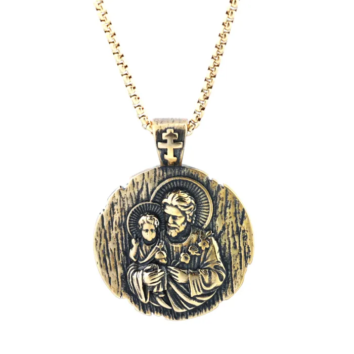 Vintage Portrait Pendant – Round Stainless Steel Medallion with Elder and Child Design, Minimalist Fashion Jewelry for Wholesale