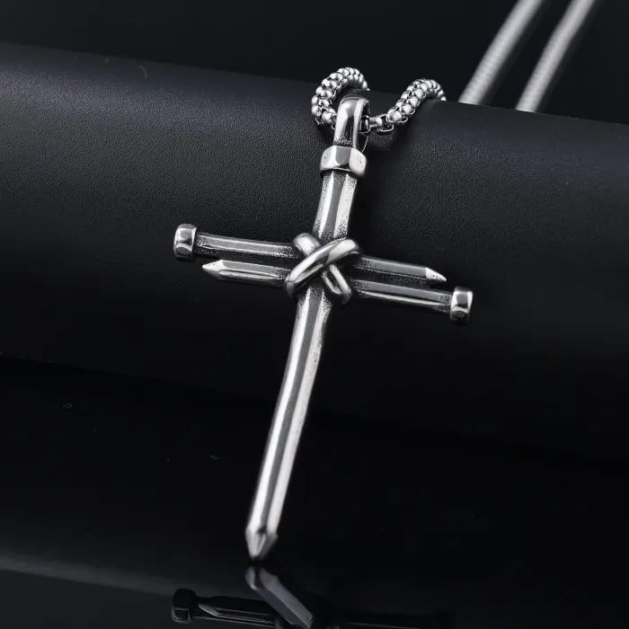 Polished Nail Knot Pendant – Minimalist Fade-Resistant Stainless Steel Necklace, Modern Unisex Jewelry for Wholesale