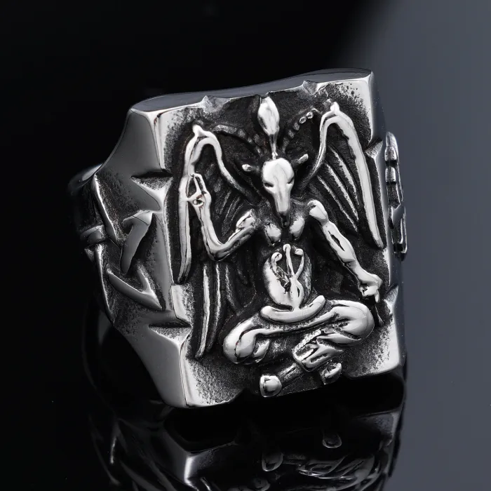 Hip-Hop Skull Ring – Vintage Stainless Steel Fade-Resistant Gothic Streetwear Jewelry for Men, Wholesale