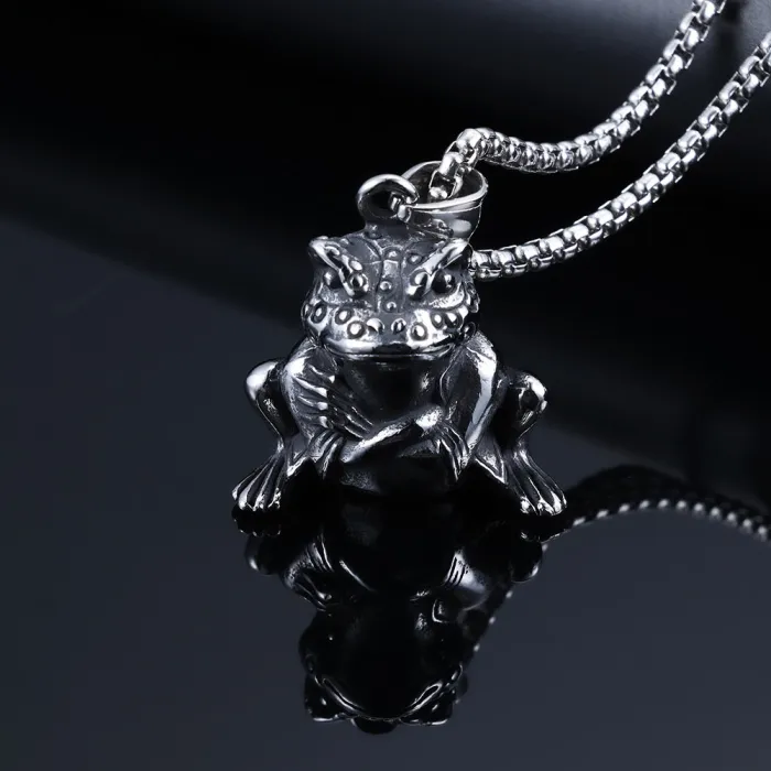 Toad & Cicada Pendant – Symbolic Animal Design Stainless Steel Necklace, Prosperity & Rebirth Amulet Jewelry Wholesale (In Stock)