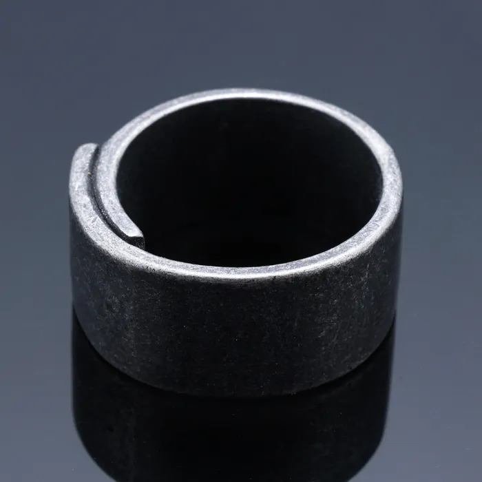 Unisex Vintage Minimalist Ring – Oxidized Stainless Steel Gender-Neutral Band, Retro Daily Jewelry Wholesale (In Stock)