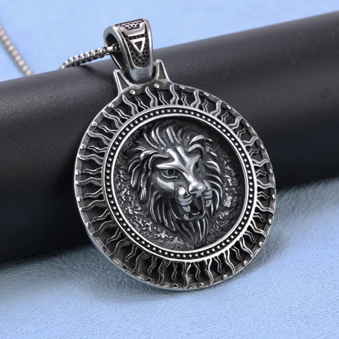 Viking Lion Head Medallion Pendant – Round Stainless Steel Necklace for Men, Bold Norse Totem Jewelry Wholesale