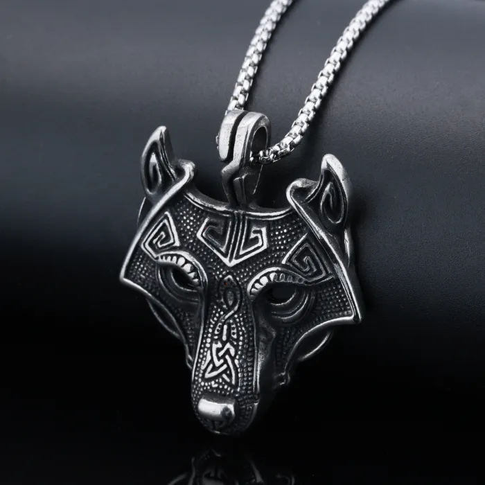 Punk Style Stainless Steel Necklace – Vintage Ice Wolf Head Pendant for Men