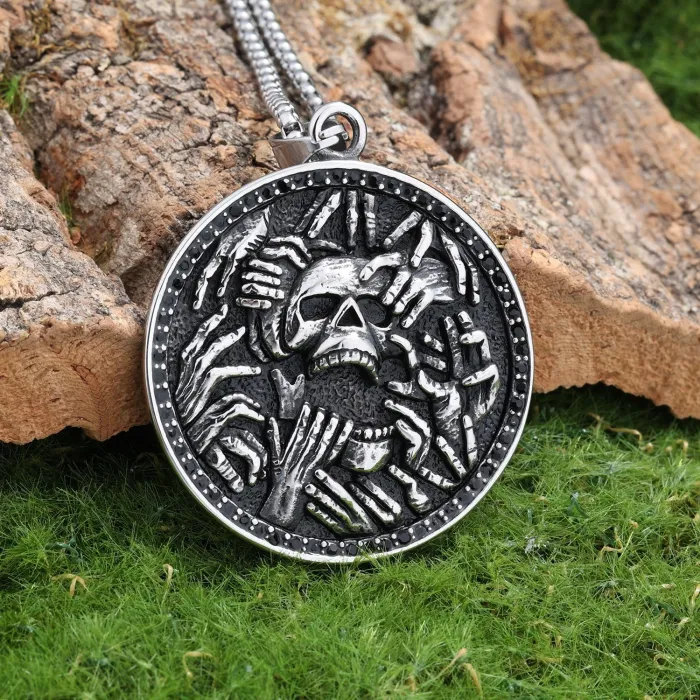 Punk Style Stainless Steel Necklace – Vintage Ice Wolf Head Pendant for Men