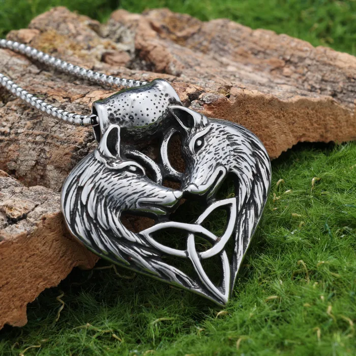 Double Wolf Heart Pendant Necklace – Punk Style Vintage Stainless Steel Animal Jewelry for Men & Women