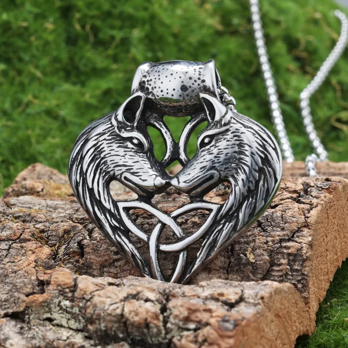 Double Wolf Heart Pendant Necklace – Punk Style Vintage Stainless Steel Animal Jewelry for Men & Women