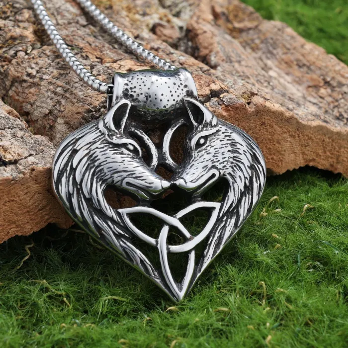 Double Wolf Heart Pendant Necklace – Punk Style Vintage Stainless Steel Animal Jewelry for Men & Women