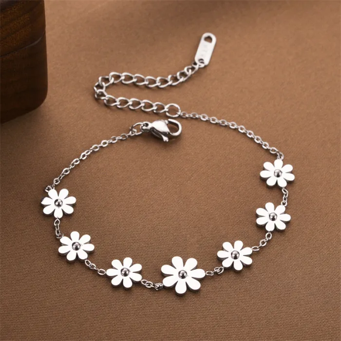 Minimalist Daisy Stainless Steel Bracelet – Korean Boho Chain Jewelry for Women | Tarnish-Free | Everyday Use | Wholesale