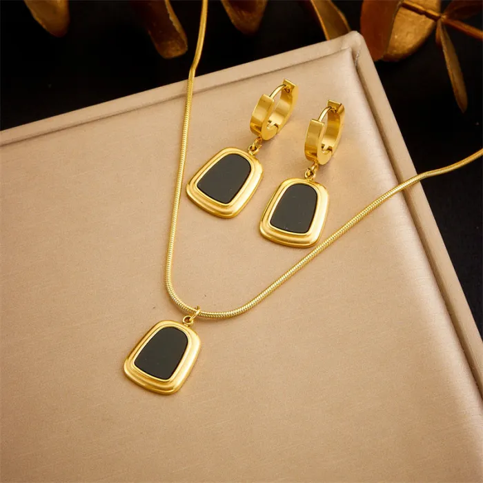 Geometric Trapezoid Pendant Jewelry Set – Gold-Plated Stainless Steel Chain Necklace & Earrings | Vintage Minimalist Style | Wholesale