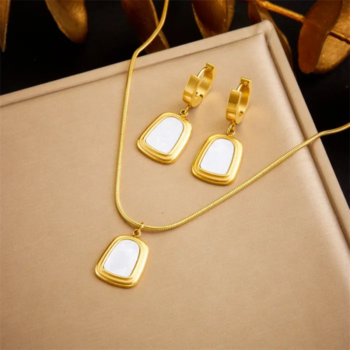 Geometric Trapezoid Pendant Jewelry Set – Gold-Plated Stainless Steel Chain Necklace & Earrings | Vintage Minimalist Style | Wholesale