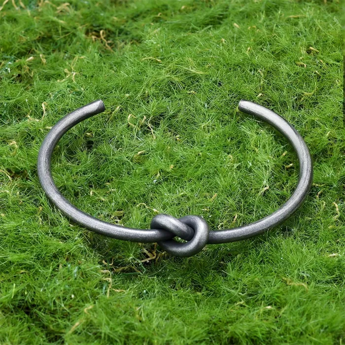 Vintage Steel Wire Knot Bracelet – Retro Oxidized Stainless Steel Cuff Bangle for Men | Punk Style Statement Jewelry | Wholesale Available