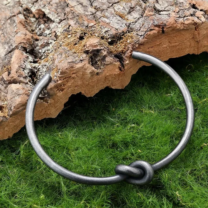 Vintage Steel Wire Knot Bracelet – Retro Oxidized Stainless Steel Cuff Bangle for Men | Punk Style Statement Jewelry | Wholesale Available