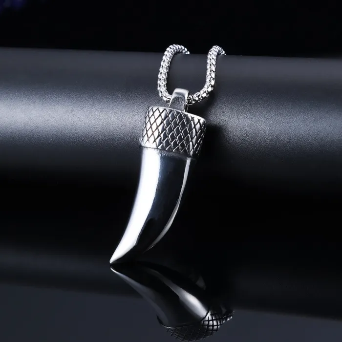 Hot-Selling Retro Wolf Fang Pendant – Minimalist Stainless Steel Necklace for Men | High-End Look | Fashion Jewelry Wholesale