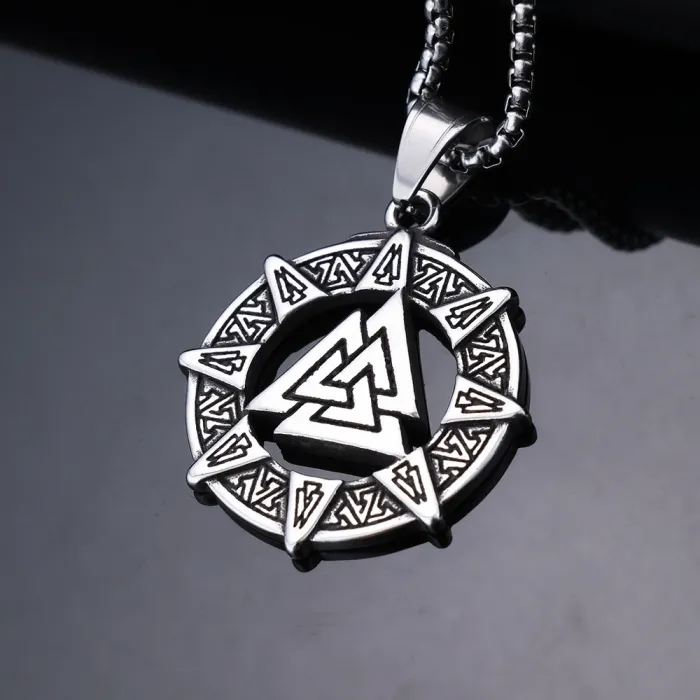 Viking Rune Warrior Medal Pendant – Stainless Steel Nordic Amulet Necklace | Fade-Resistant Retro Jewelry | Wholesale