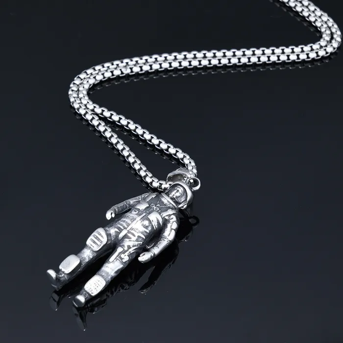 Luxury Astronaut Necklace for Men – High-End Titanium Steel Space Pendant | Unique Minimalist Design | TikTok Trendy Jewelry | Wholesale