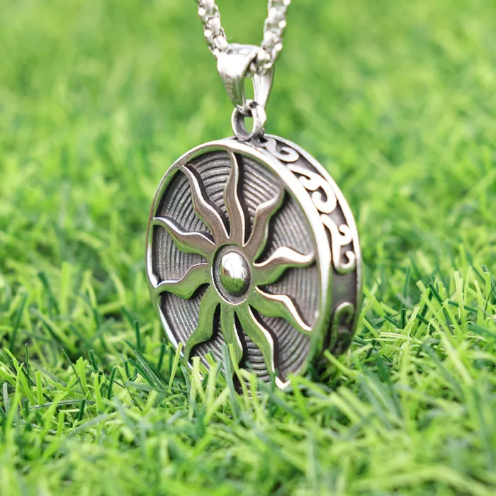 Sunflower Circle Pendant – Polished Stainless Steel Necklace for Men & Women | Classic Couple Jewelry | Unisex Fashion Accessory