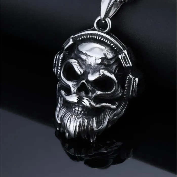 Punk Skull Headphones Necklace – Gothic Bearded Skeleton Pendant for Men