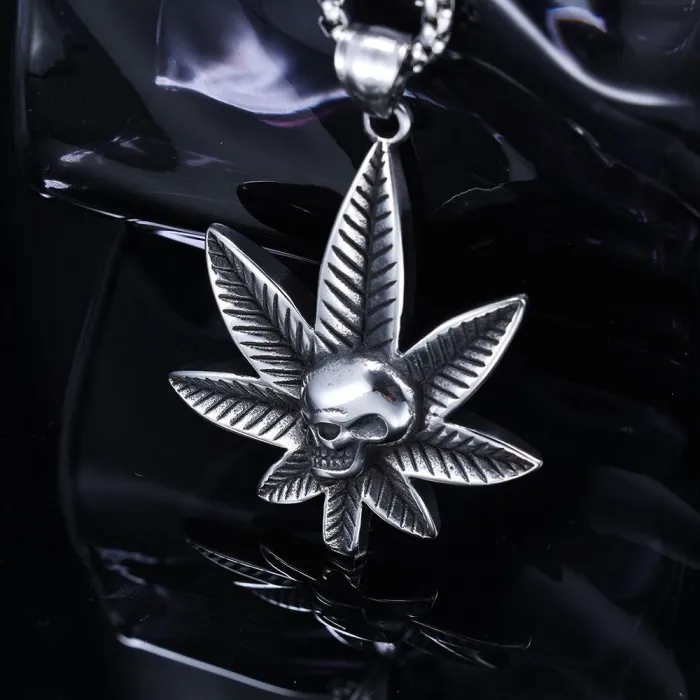 Personalized Stainless Steel Maple Leaf Skull Pendant – Polished Unisex Hip-Hop Necklace