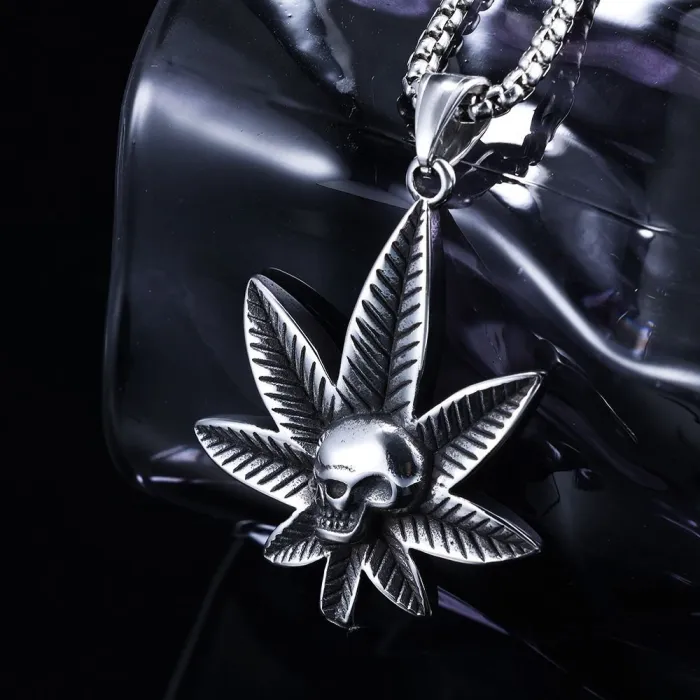 Personalized Stainless Steel Maple Leaf Skull Pendant – Polished Unisex Hip-Hop Necklace
