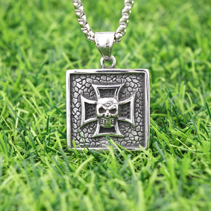 Hot-Selling Skull Pendant – Polished Stainless Steel Titanium Necklace, Unisex, Non-Fading, In Stock