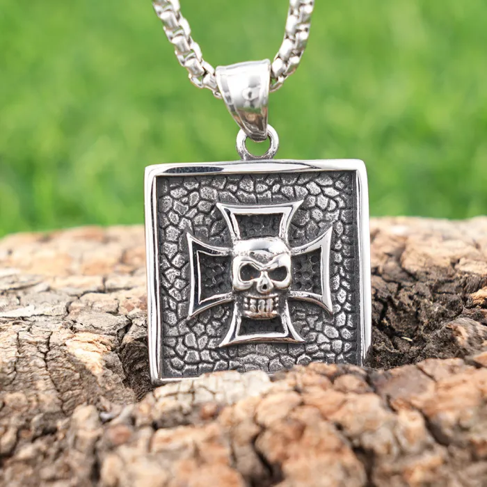 Hot-Selling Skull Pendant – Polished Stainless Steel Titanium Necklace, Unisex, Non-Fading, In Stock
