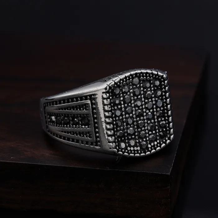 Men's Titanium Steel Ring – Vintage Minimalist Small Dot with Diamond Design, Hot-Selling Stainless Steel Band