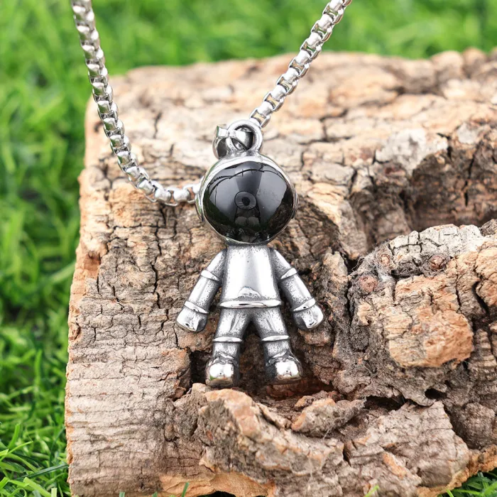 Astronaut Pendant – Trendy Polished Titanium Steel Necklace for Men & Women | Bulk Jewelry Supplier