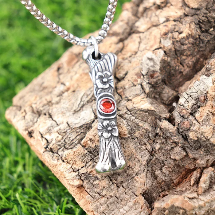 Red-Eyed Plum Blossom Bone Pendant Bulk – Unique Polished Stainless Steel Gothic Jewelry for Daily Wear | Factory Direct Supply Available