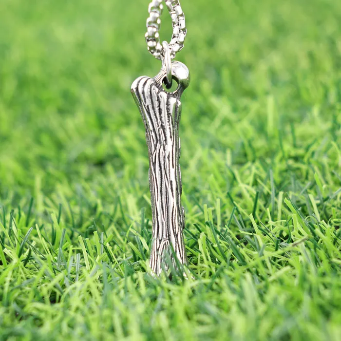 Red-Eyed Plum Blossom Bone Pendant Bulk – Unique Polished Stainless Steel Gothic Jewelry for Daily Wear | Factory Direct Supply Available