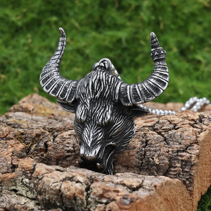 Bull Head Pendant Necklace – Hip-Hop Vintage Titanium Steel Accessory for Men