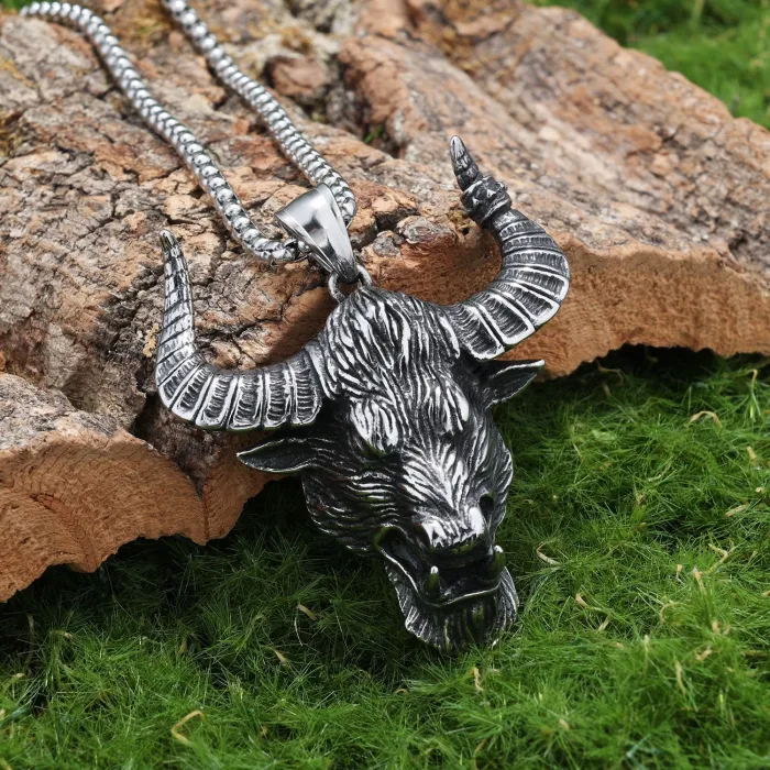 Bull Head Pendant Necklace – Hip-Hop Vintage Titanium Steel Accessory for Men