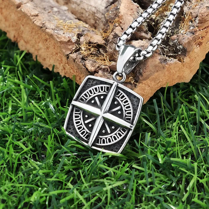 Vintage Compass Pendant – Minimalist Lightweight Stainless Steel Necklace