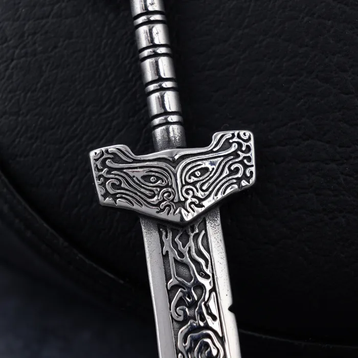 Broken Sword Pendant – Hot-Selling Stainless Steel Warrior-Inspired Necklace, In Stock