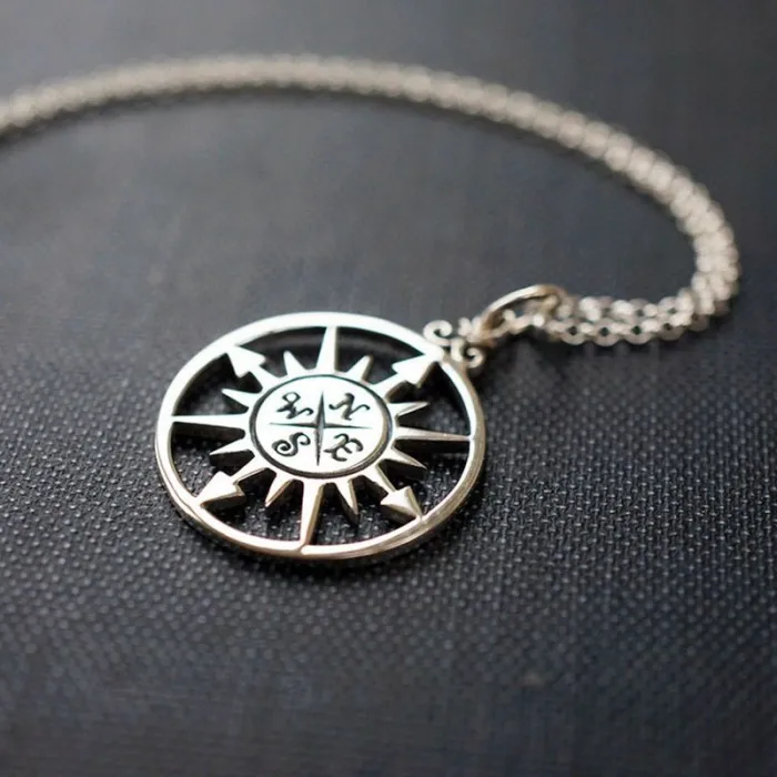Minimalist Viking Compass Cross Pendant – Nautical Stainless Steel Necklace for Wholesale