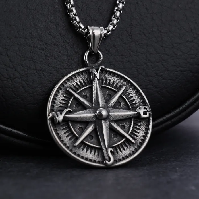 Compass Pendant Wholesale – Vintage Stainless Steel Navigation Necklace | Factory Direct Trendy Jewelry for Resellers & Dropshipping