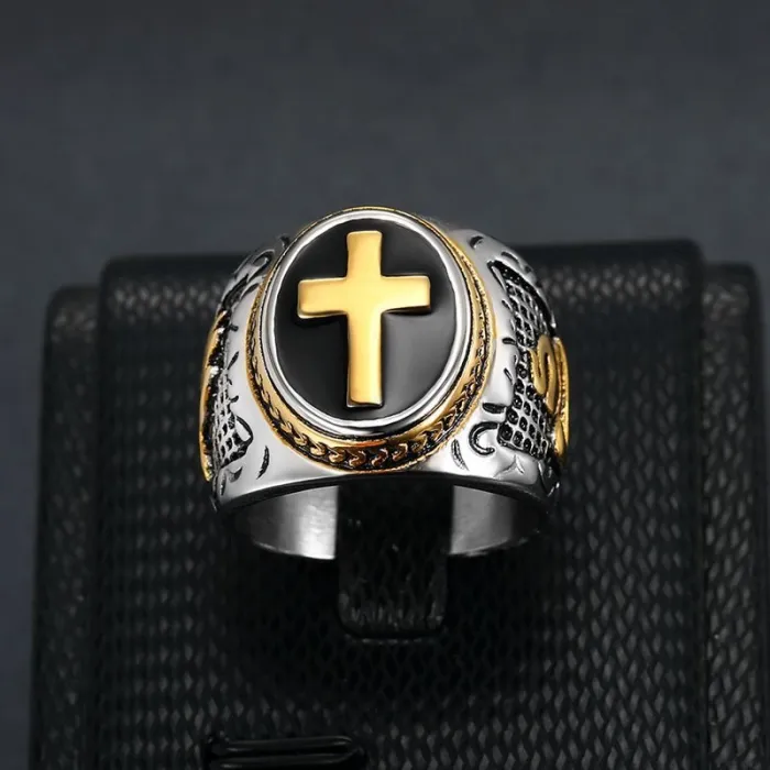 Wholesale God's Hand Rings for Men – Vacuum Gold-Plated Titanium Steel HIPHOP Jewelry | Color-Retaining, Bulk Supplier