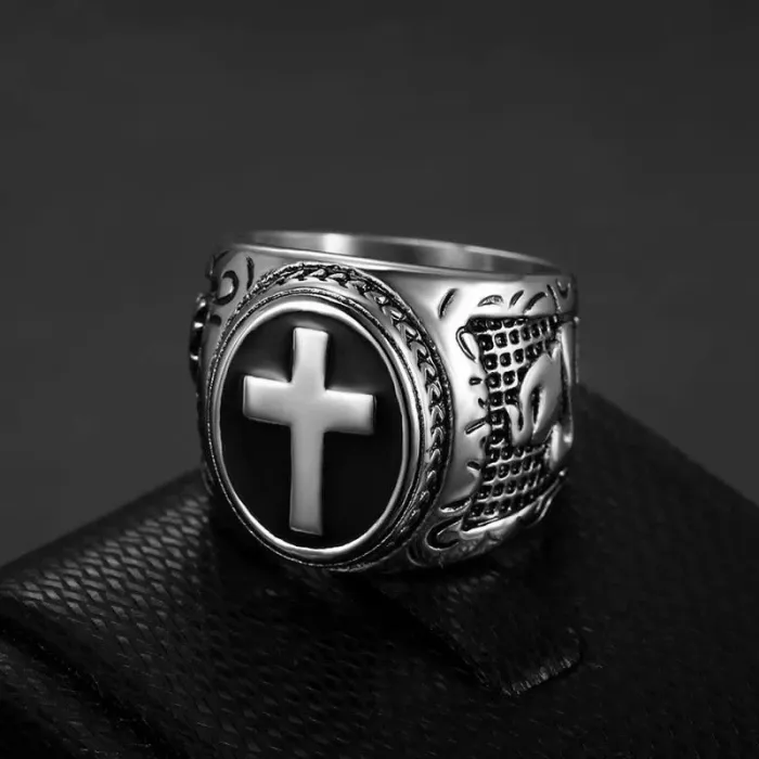 Wholesale God's Hand Rings for Men – Vacuum Gold-Plated Titanium Steel HIPHOP Jewelry | Color-Retaining, Bulk Supplier
