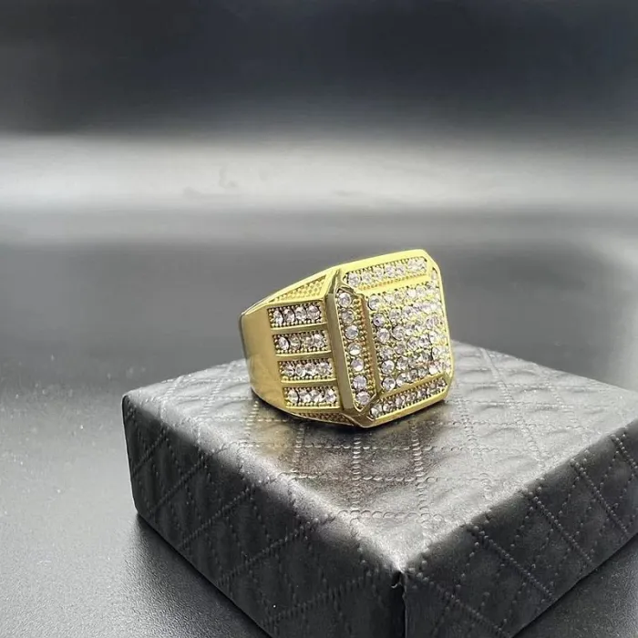 Wholesale HIPHOP Bling Rings for Men – Full Rhinestone Gold-Plated Titanium Steel | Nightclub Style Jewelry, Bulk Supplier
