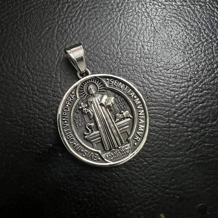 Wholesale Saint Benedict Pendant Necklace – HIPHOP Gold-Plated Titanium Steel Exorcism Medal | Faith Jewelry Supplier