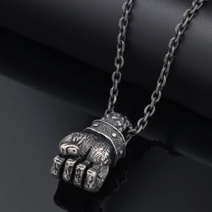 Factory Direct Punk Style Fist Pendant – Vintage Stainless Steel Men's Necklace | Bold Statement Jewelry for Wholesale & One-Piece Dropshipping